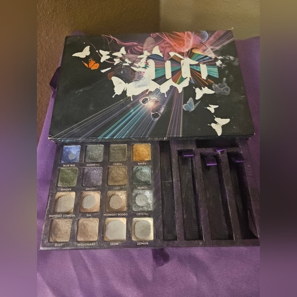 Urban Decay Book of Shadows Vol. 4 Part 1 SUPER RARE - Picture 4 of 8